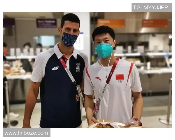 顶级足球明星同框合影展示足球界传奇人物的璀璨风采与荣耀时刻